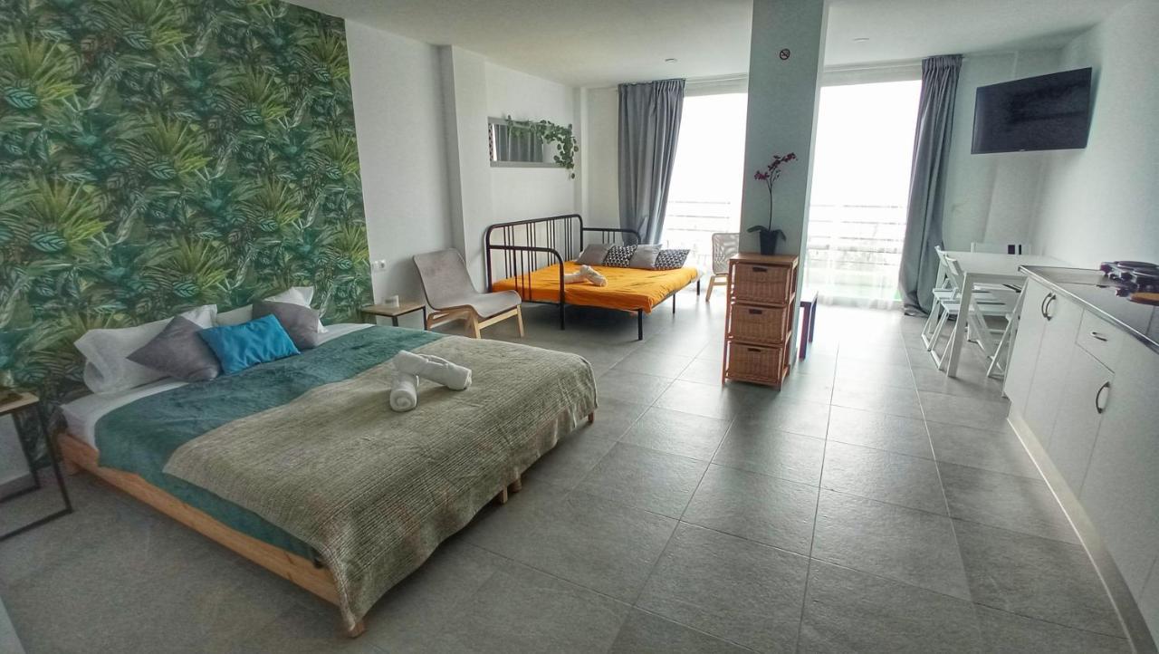 Sunshine Apartments Vistas Al Mar Malaga Exterior photo